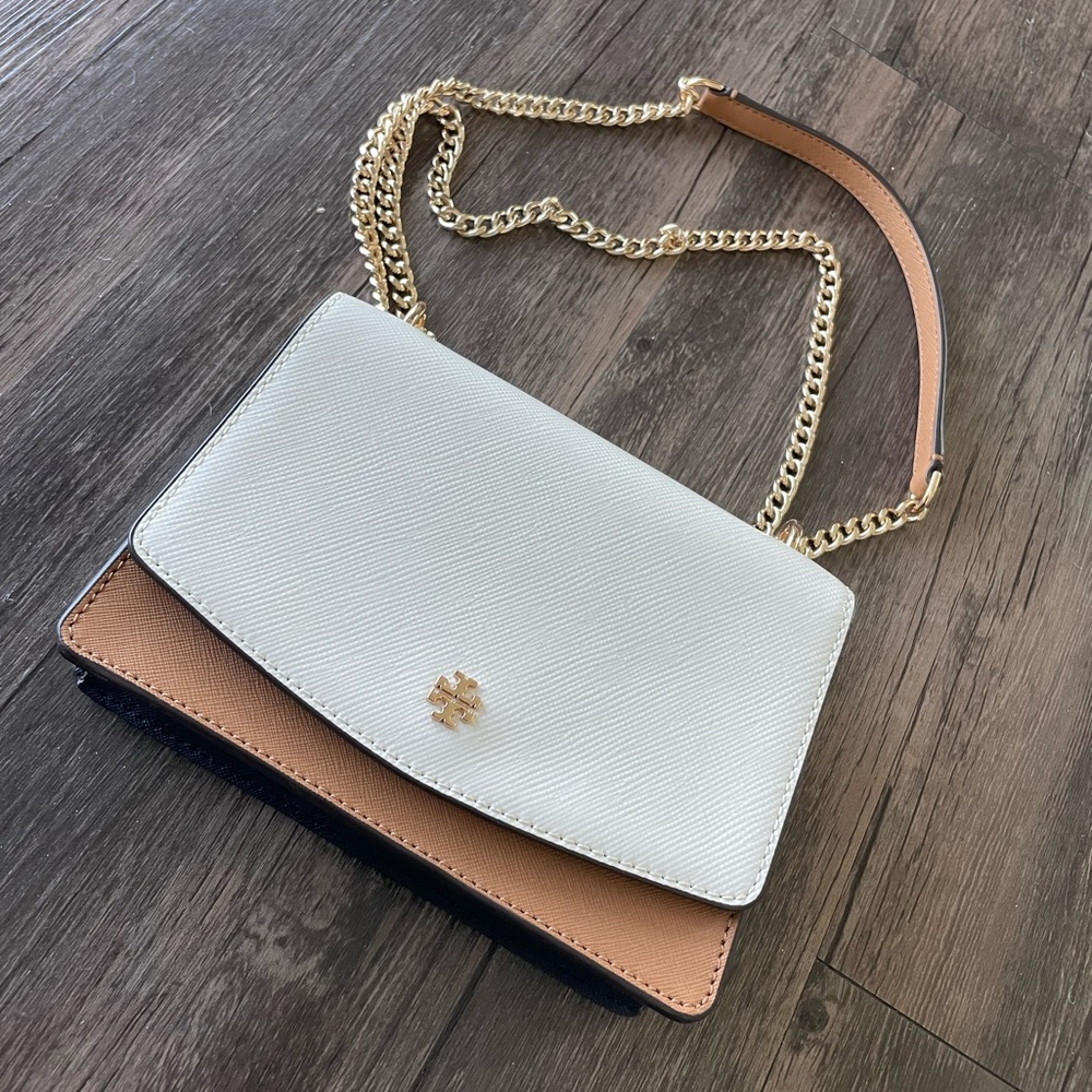 Tory Burch Two-Tone White & Tan Chain Shoulder Bag - Picture 2 of 8